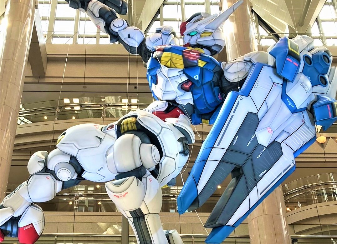 Gundam balloon robots so high that they fly into the sky?