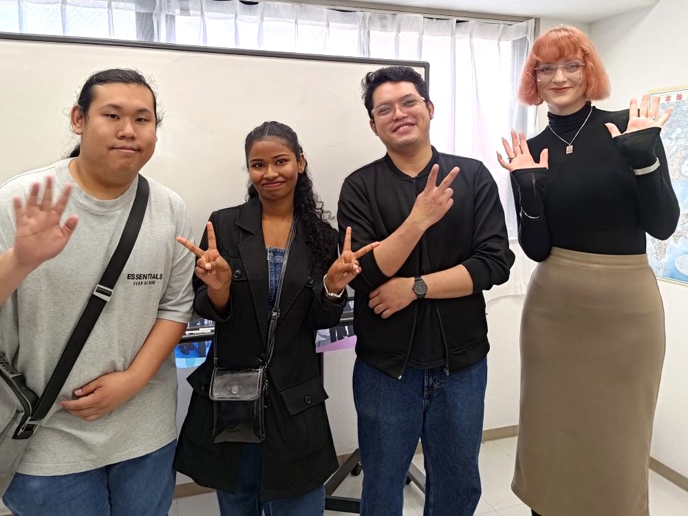 Senior Students Support New Students